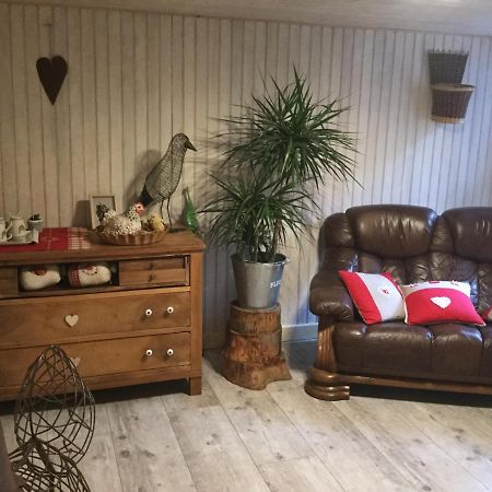 La Ferme De La-Haut B&B Le Haut-du-Them ภายนอก รูปภาพ