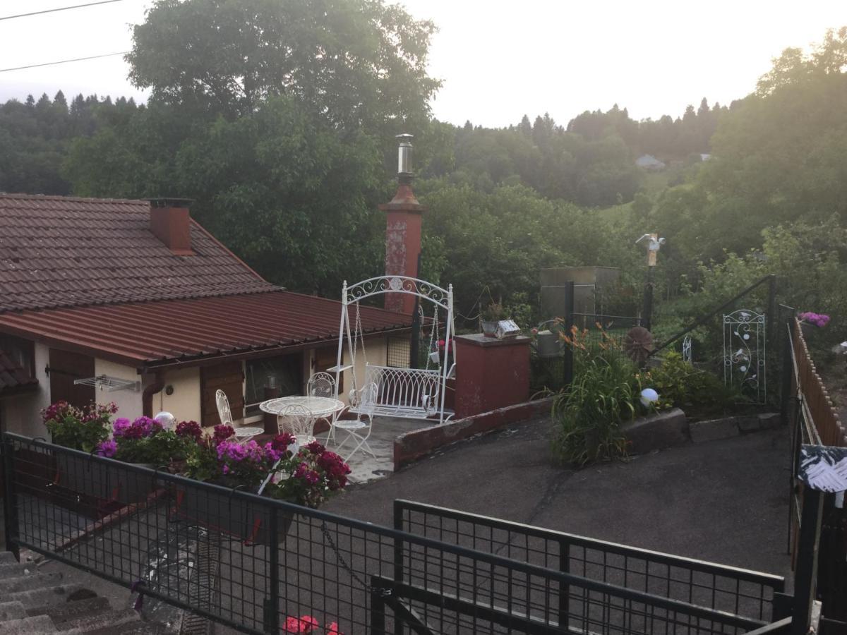 La Ferme De La-Haut B&B Le Haut-du-Them ภายนอก รูปภาพ