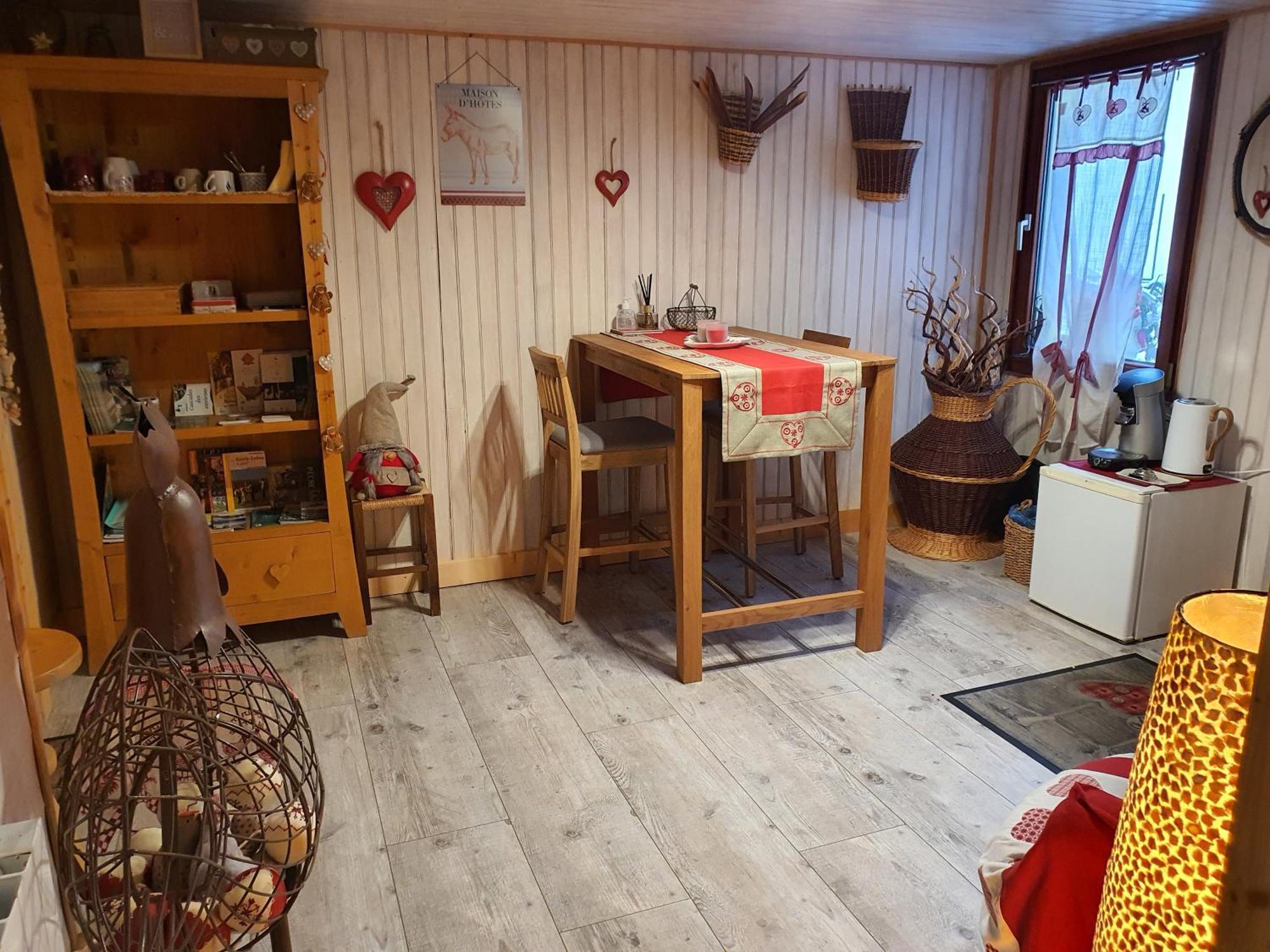 La Ferme De La-Haut B&B Le Haut-du-Them ภายนอก รูปภาพ